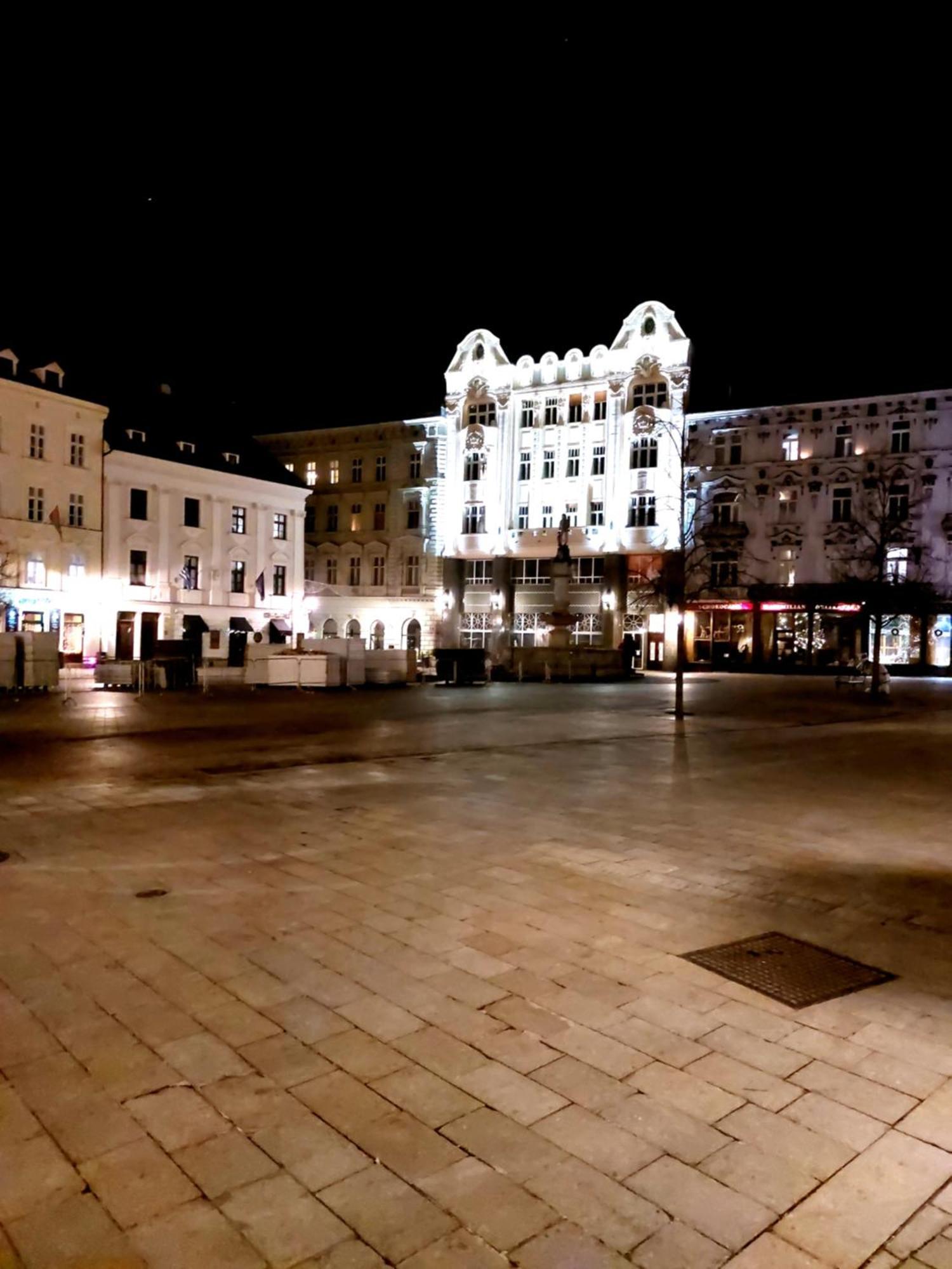 Michael'S Gate Large Apartment In A 15Th-Century Building, Old Town Bratislava Exteriér fotografie
